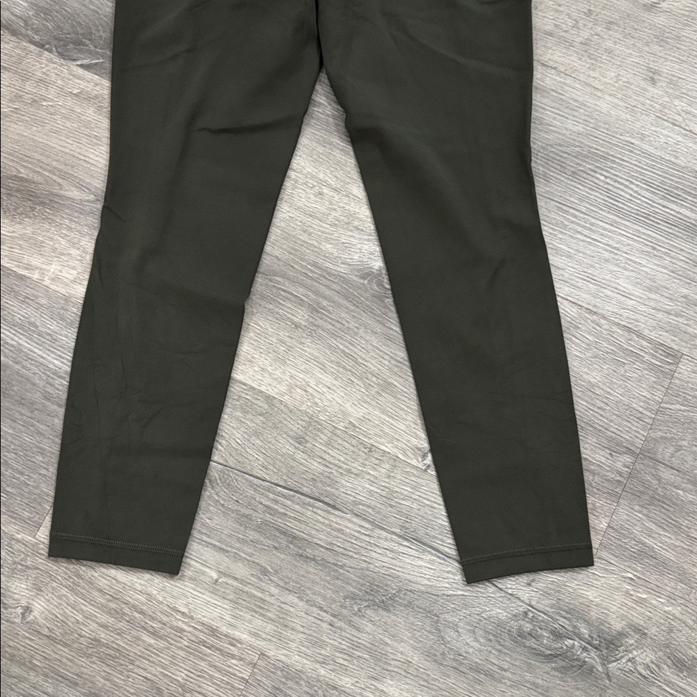 NWT Athleta Salutation Stash Pocket II 7/8 "Peat Green" Tight / Legging - Picture 4 of 12